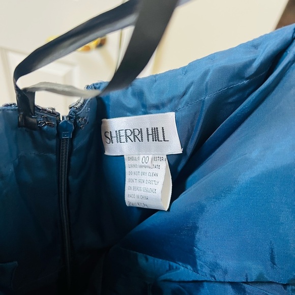 Sherri Hill Elegant Navy beaded Gown size 00 - Picture 6 of 12